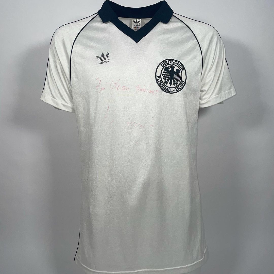Primera equipación de Alemania 82-83