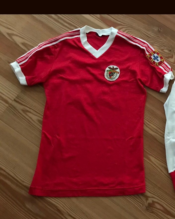 Primera equipación de Benfica 77-78