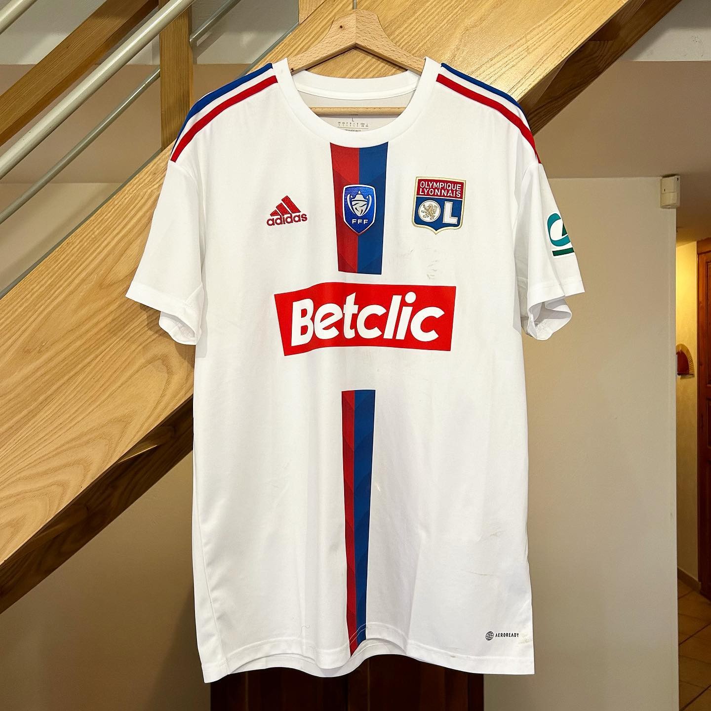 Primera equipación de Olympique de Lyon 22-23