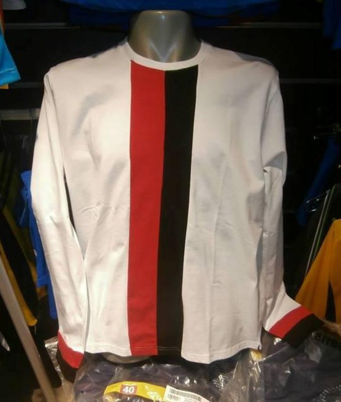 Segunda equipación de Milan 1942-43