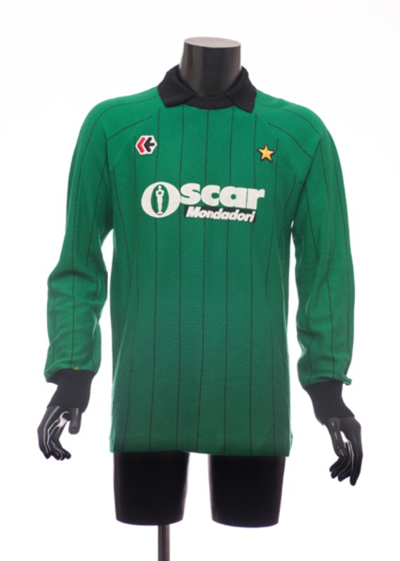 Equipación de portero de Milan 84-85