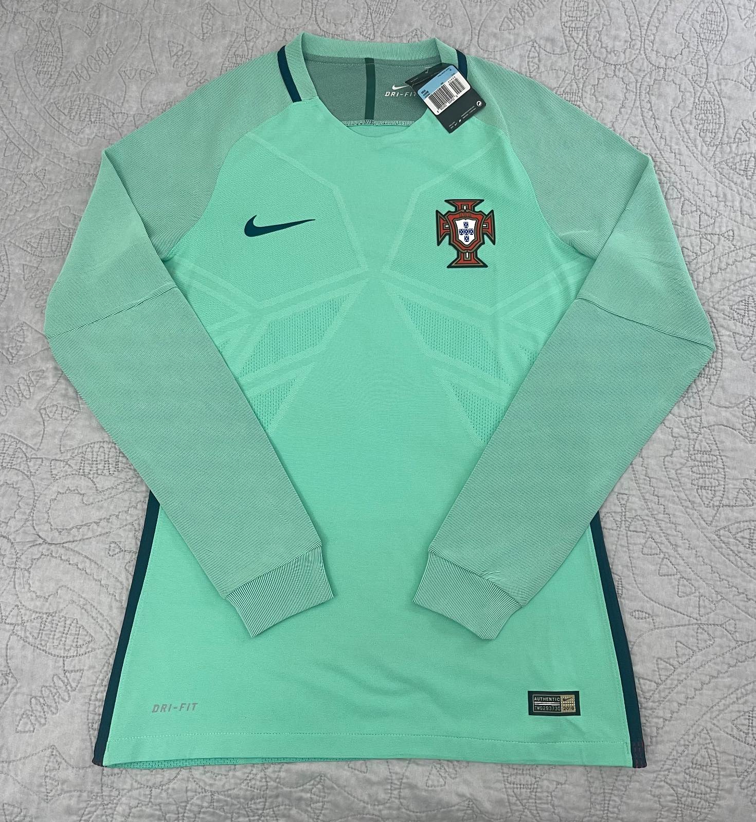 Segunda equipación de Portugal 2016