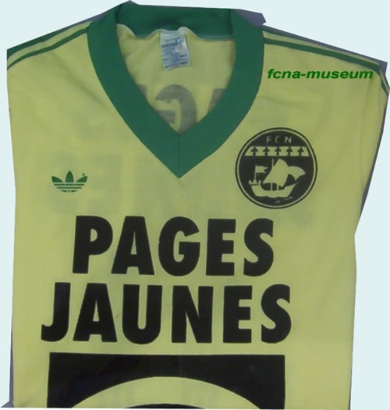 Primera equipación de Nantes 83-84