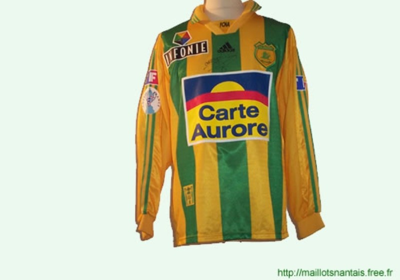 Primera equipación de Nantes 00-01