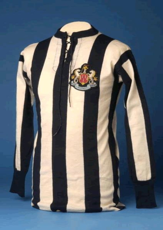 Primera equipación de Newcastle 1919-20