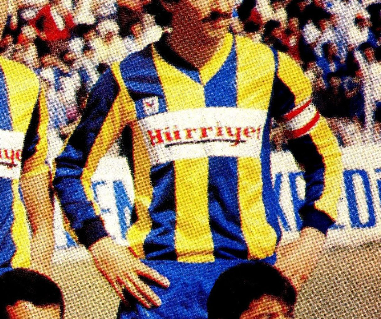 Primera equipación de Fenerbahçe 82-83