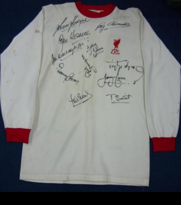 Segunda equipación de LiverpoolFC 68-69