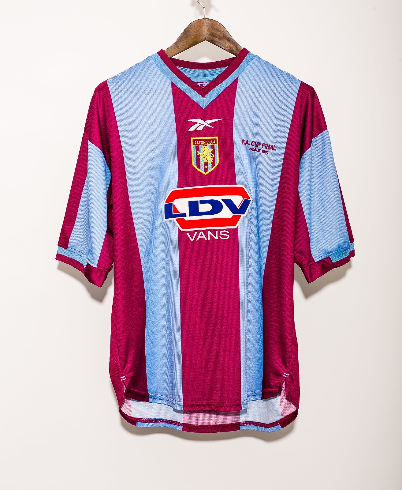 Equipación especial de Aston Villa 99-00