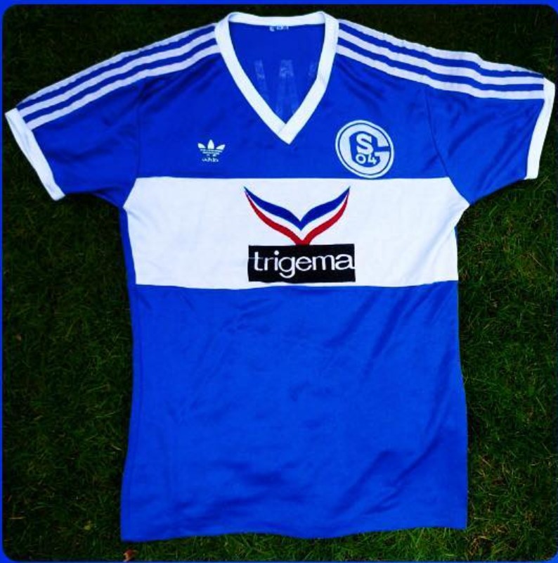 Primera equipación de Schalke 04 82-83