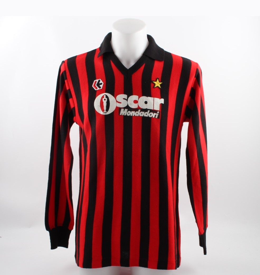 Primera equipación de Milan 84-85