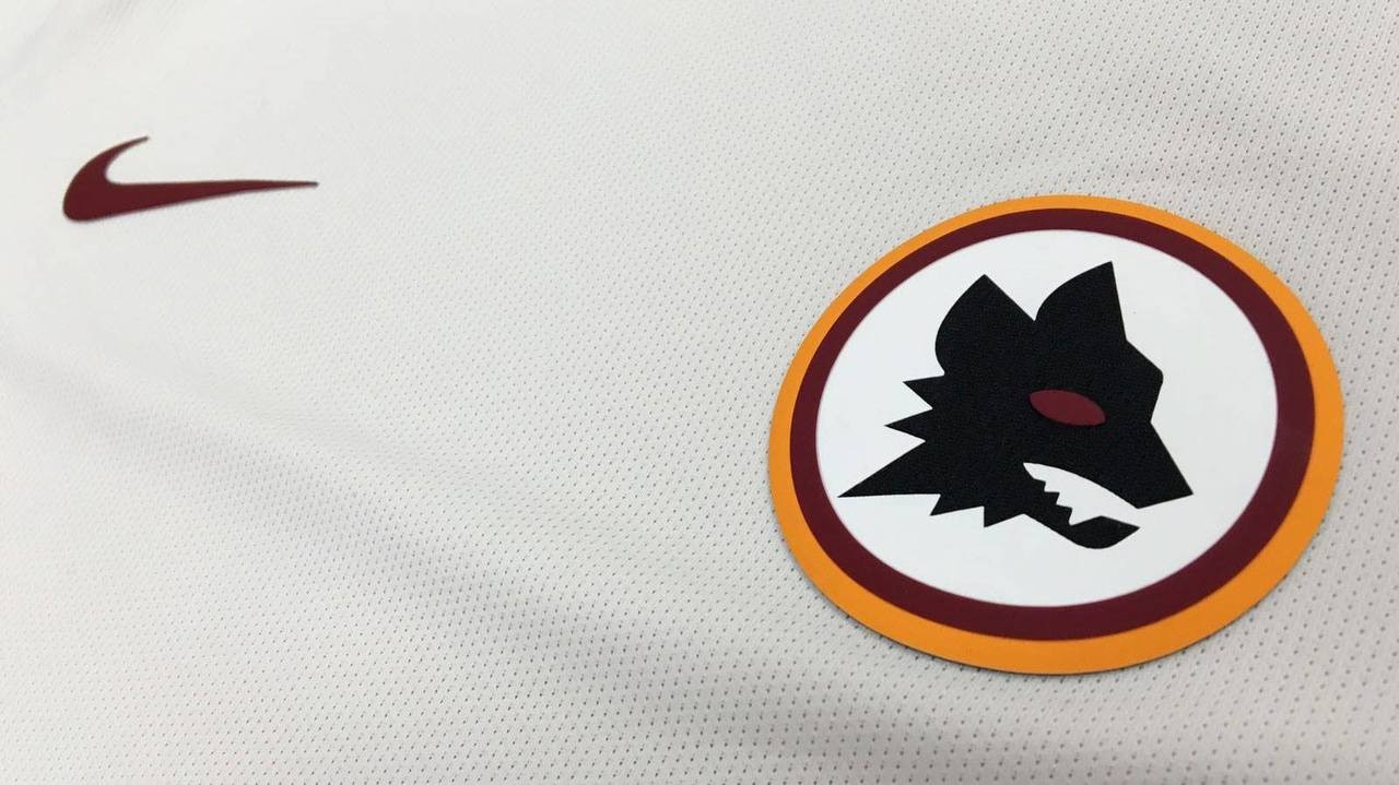 AS Roma 16-17 Visitante 3