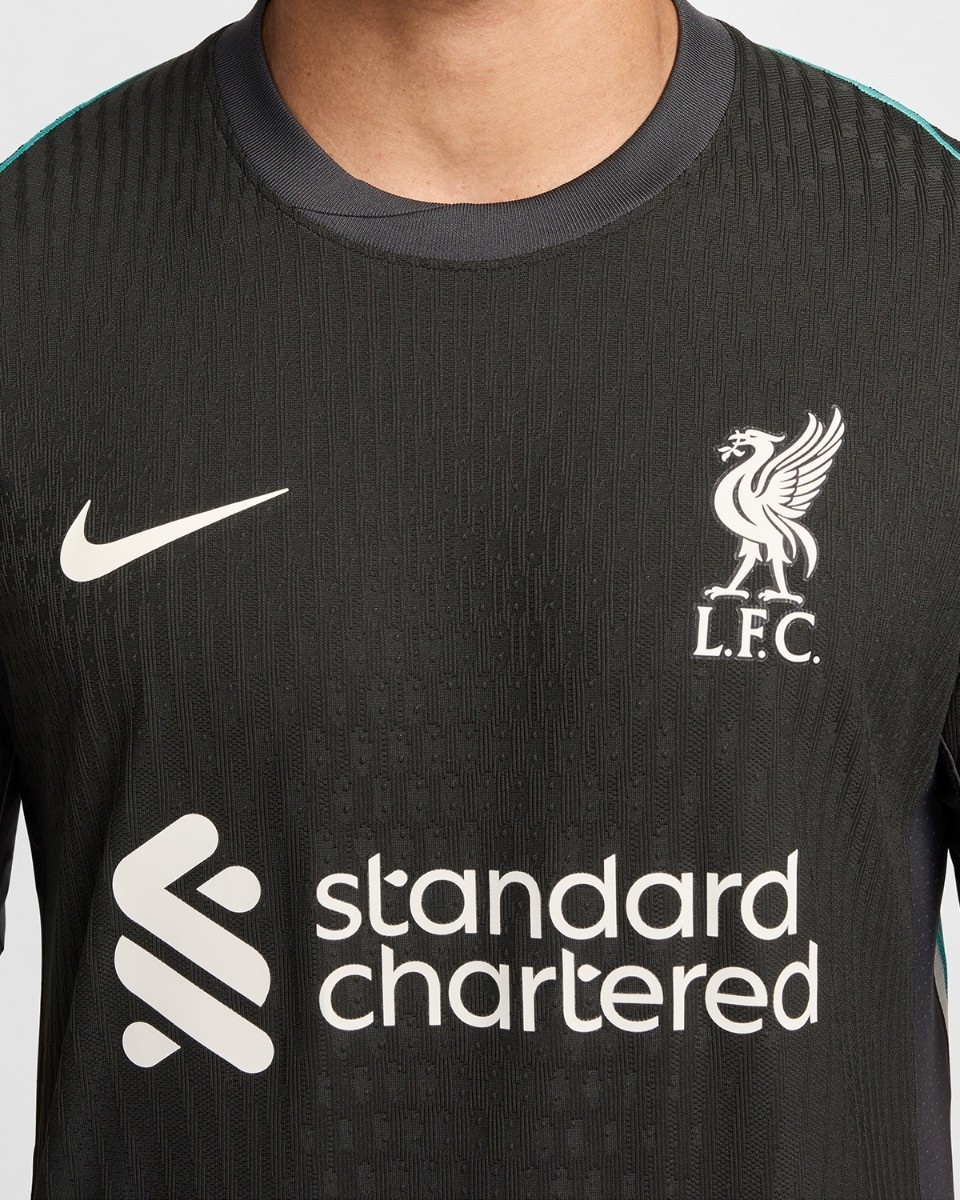 Liverpool FC 24-25 Visitante 3
