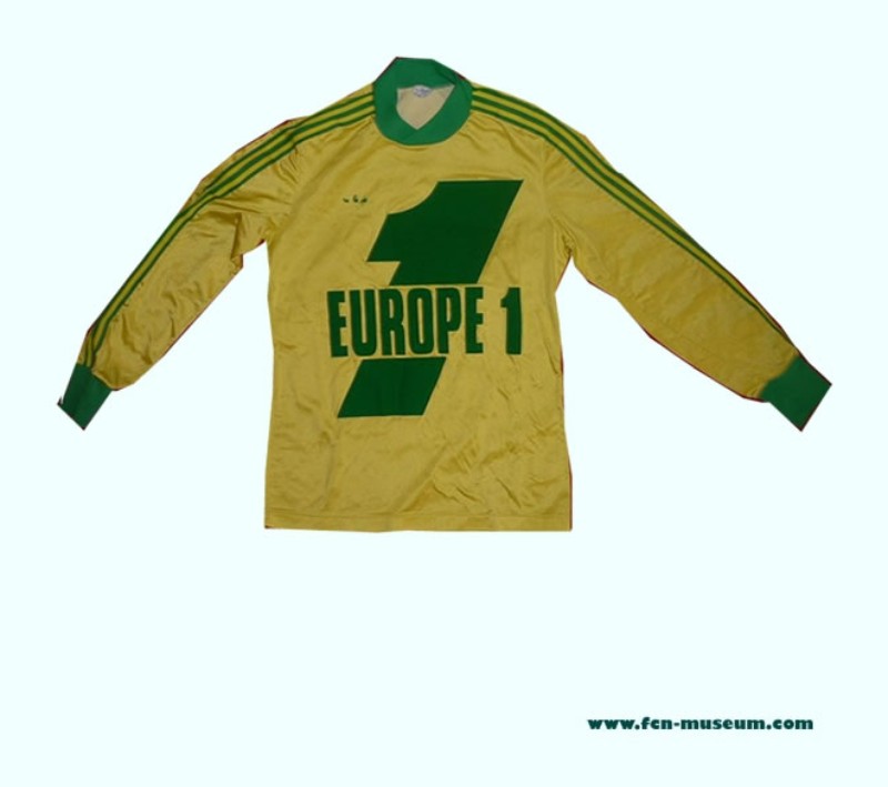 Primera equipación de Nantes 76-77