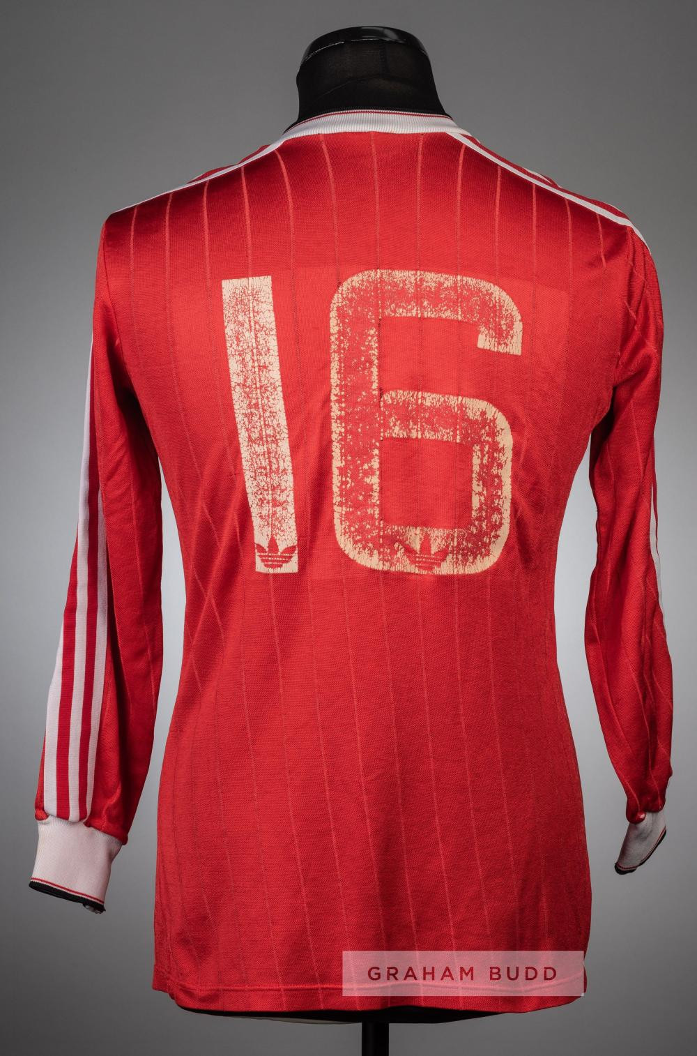 Manchester United 83-84 Local 3