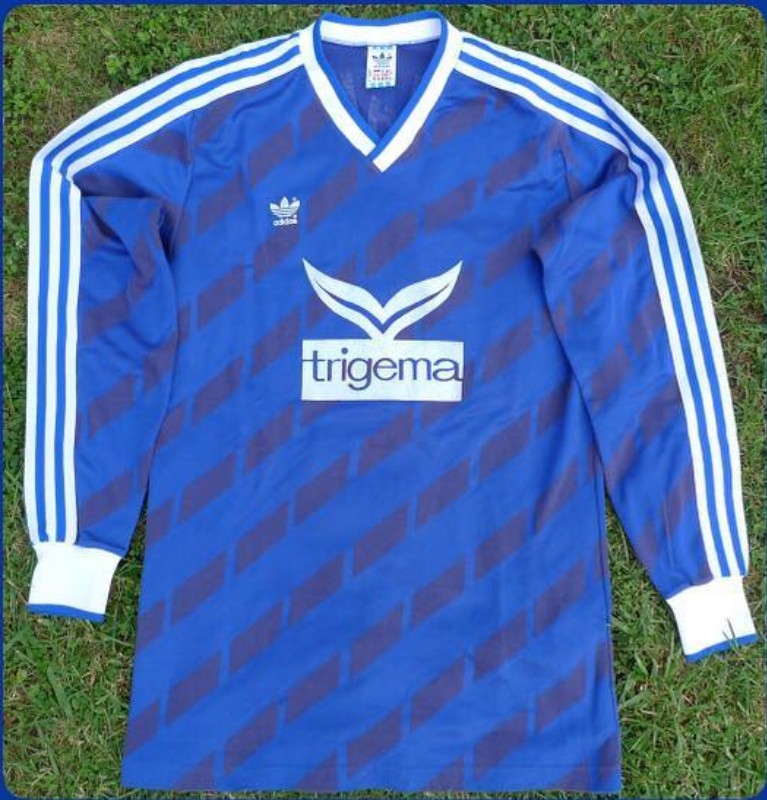 Primera equipación de Schalke 04 86-87
