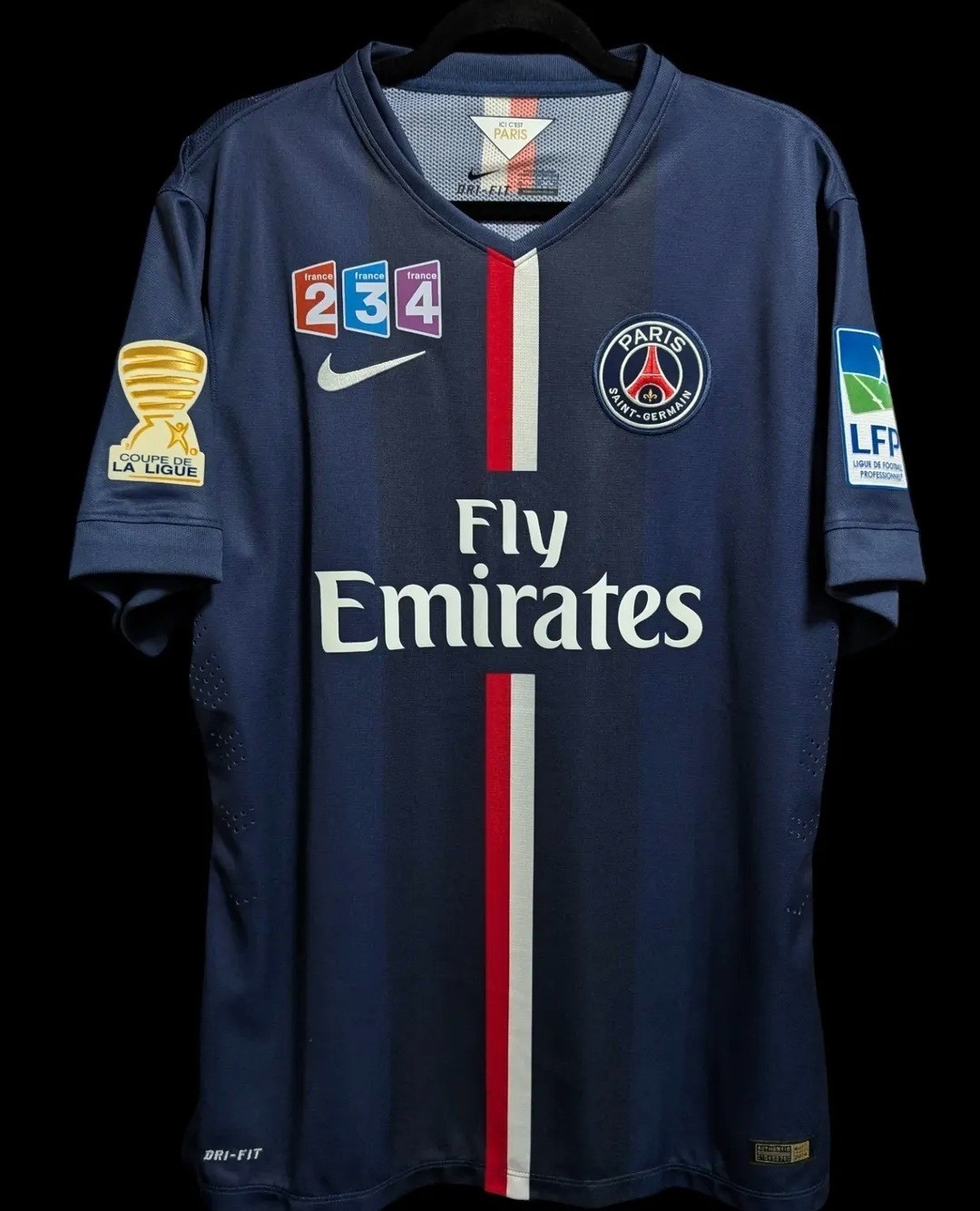 Primera equipación de Paris Saint-Germain 14-15