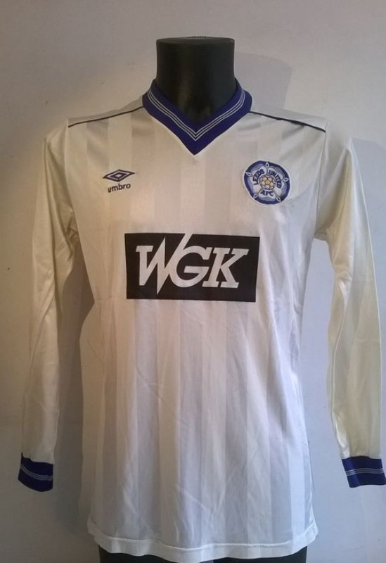 Primera equipación de Leeds 84-85
