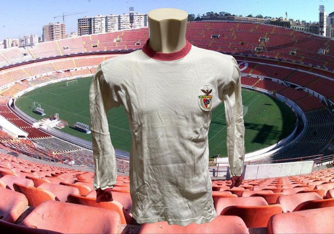 Segunda equipación de Benfica 74-75