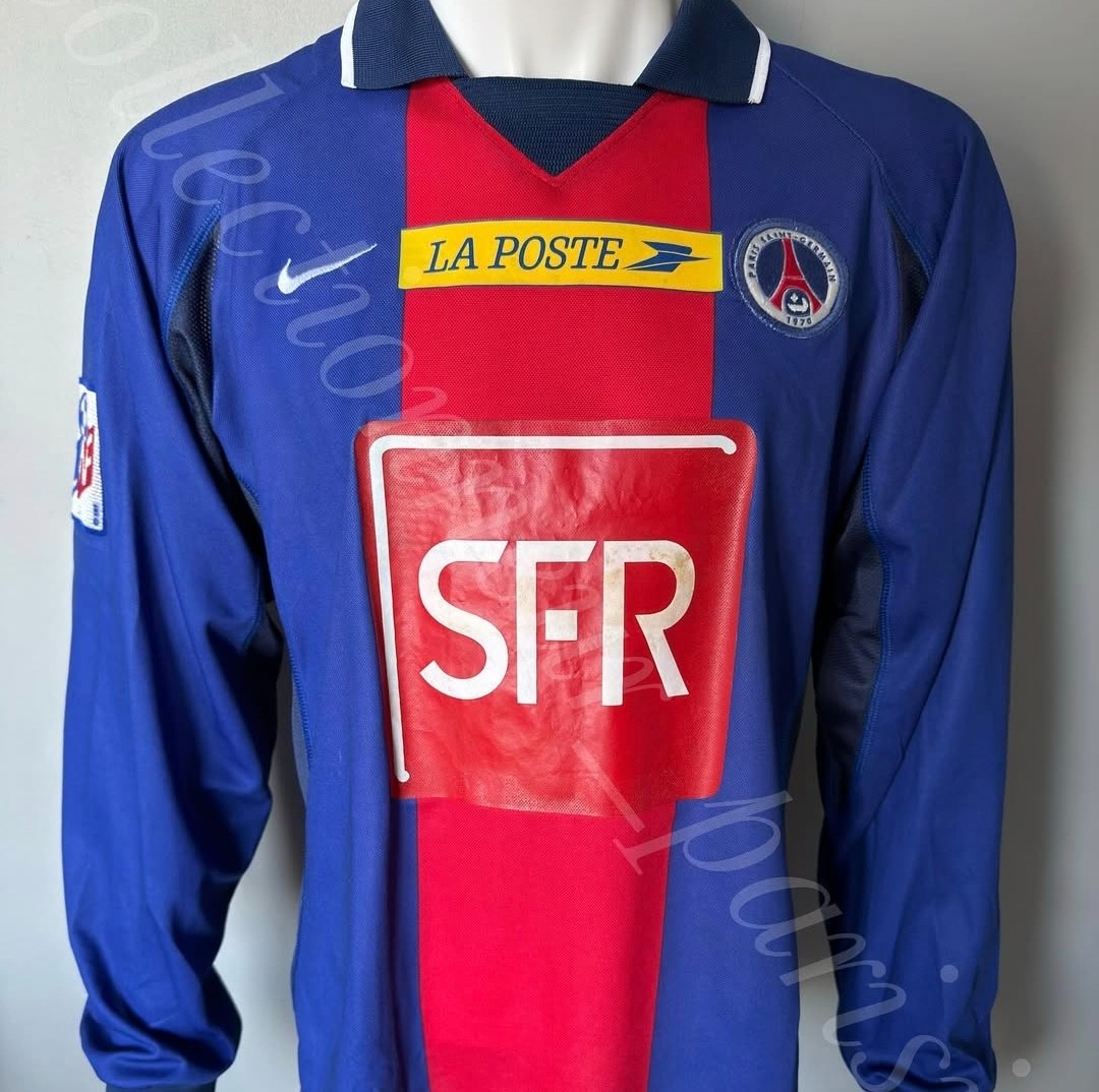 Primera equipación de Paris Saint-Germain 00-01