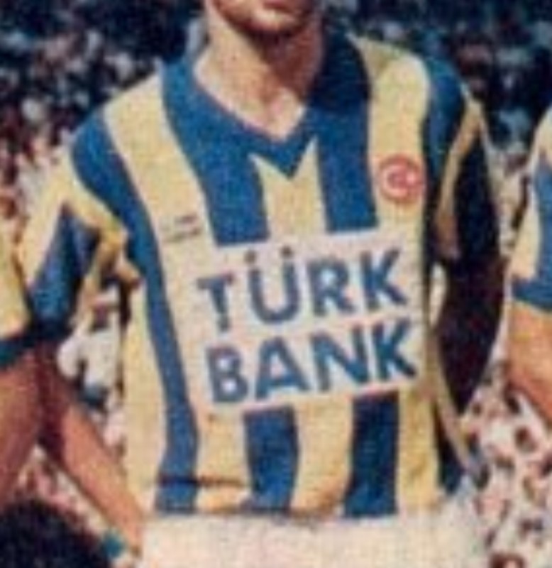 Primera equipación de Fenerbahçe 84-85