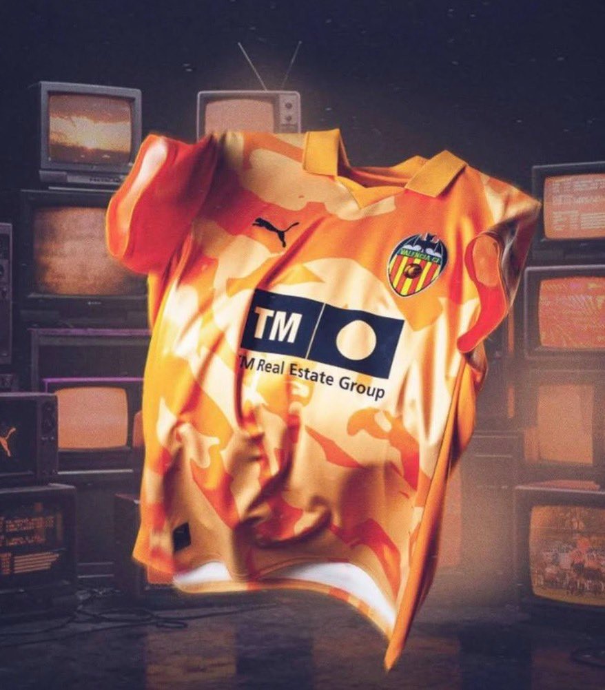 Equipación especial de Valencia 25-26