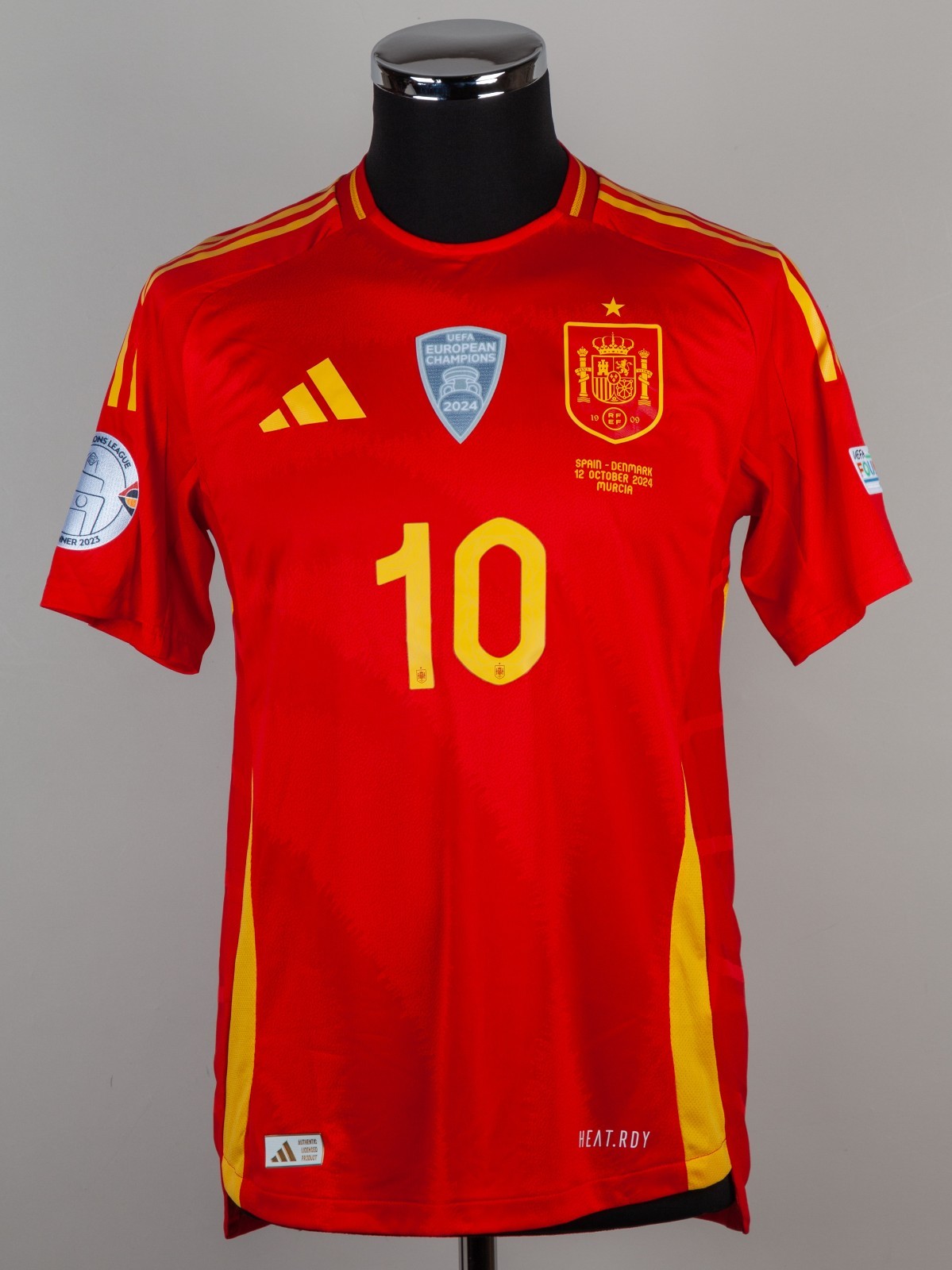 Primera equipación de España 2025