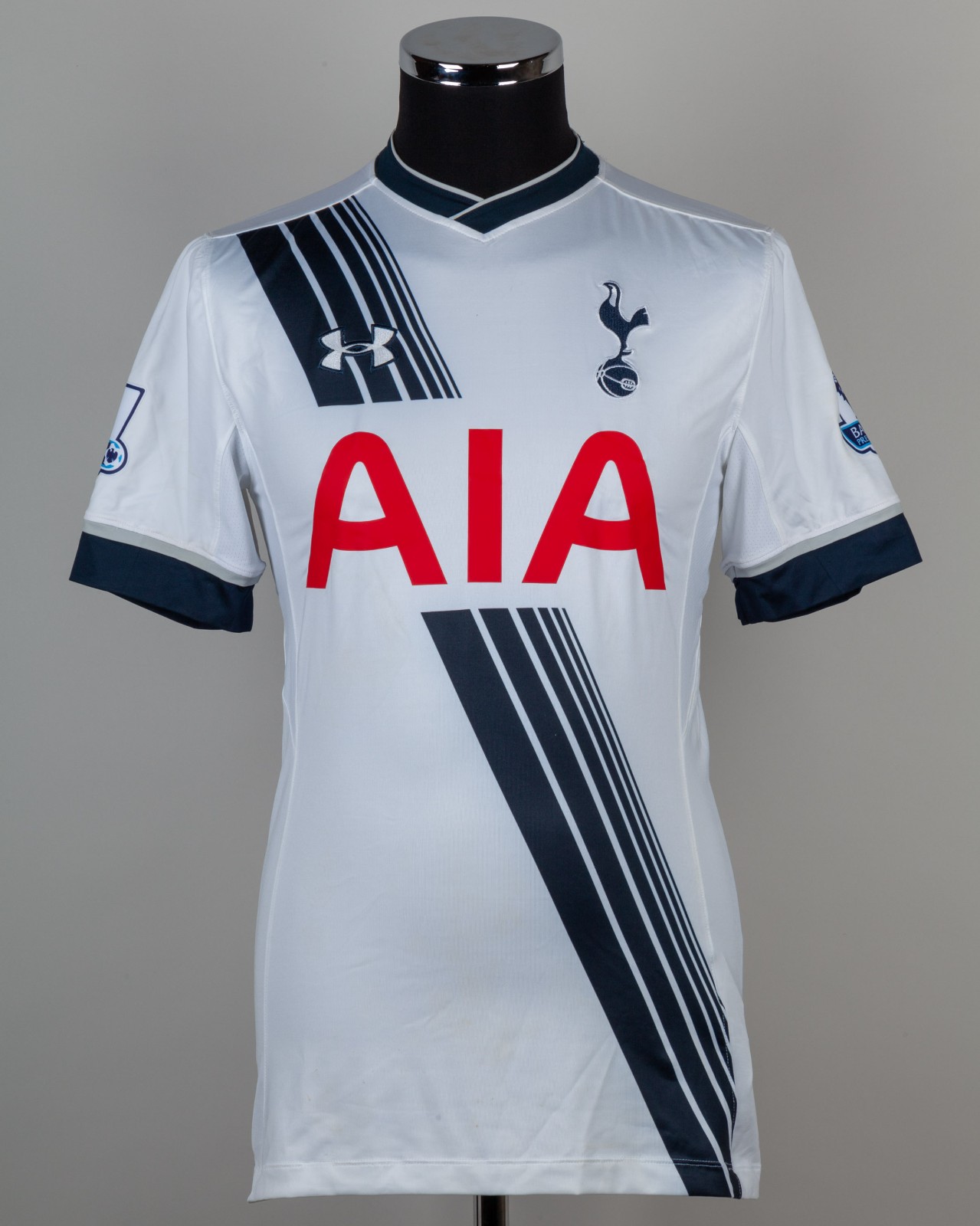 Primera equipación de Tottenham 15-16