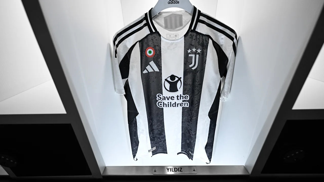 Primera equipación de Juventus 24-25