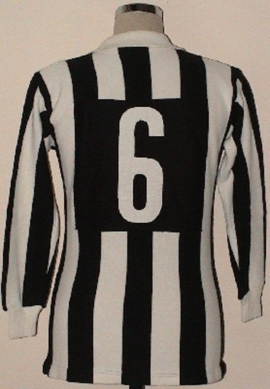 Juventus FC 74-75 Local 2