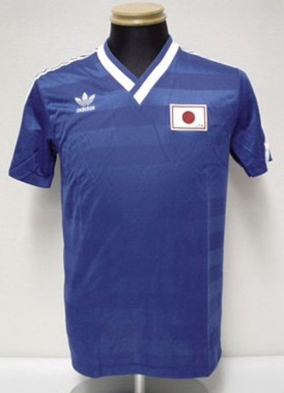Primera equipación de Japón 1986