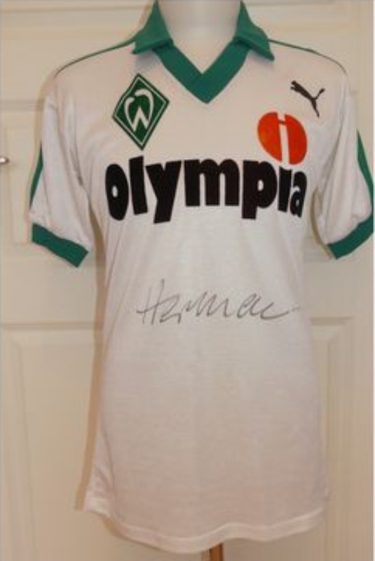 Primera equipación de Werder Bremen 83-84