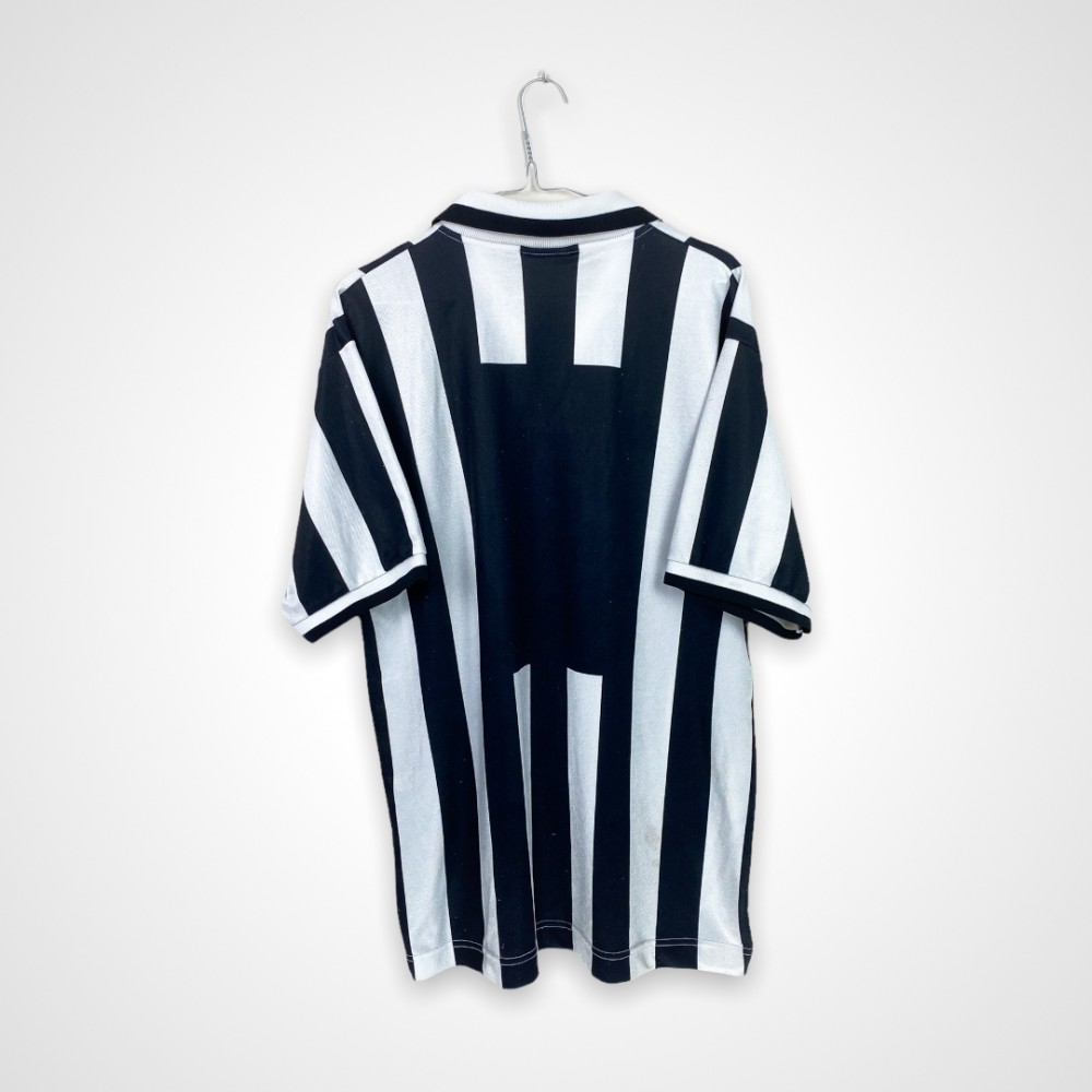Juventus FC 94-95 Local 3