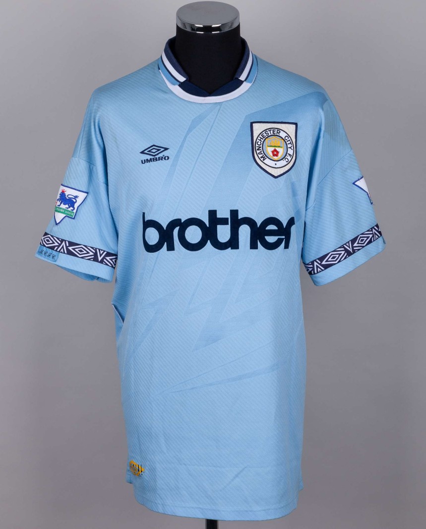 Primera equipación de Man City 93-94