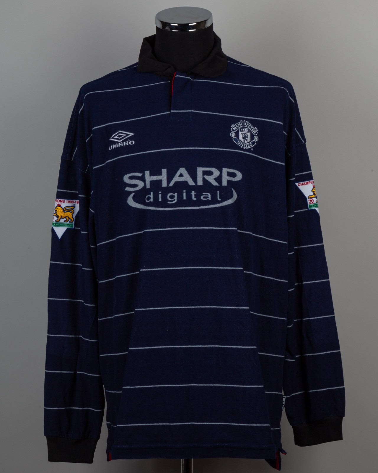 Manchester United 99-00 Visitante 4
