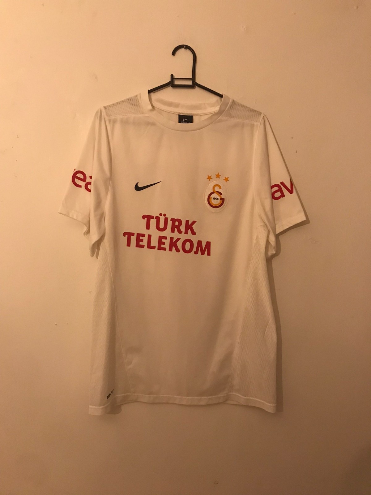 Primera equipación de Galatasaray 11-12