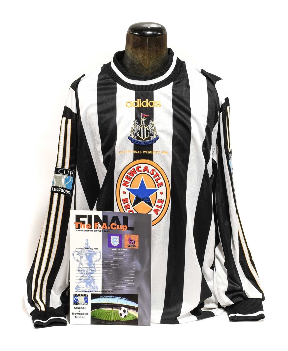 Equipación especial de Newcastle 97-98