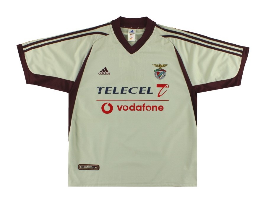 Segunda equipación de Benfica 01-02