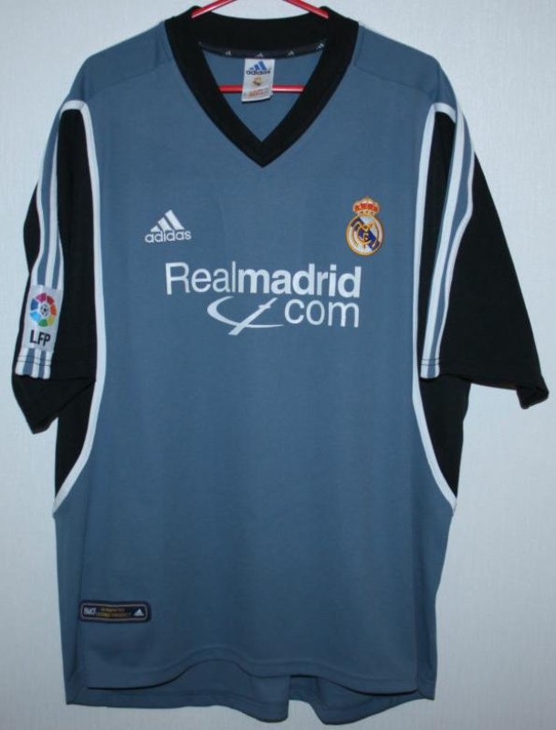 Tercera equipación de Real Madrid 01-02