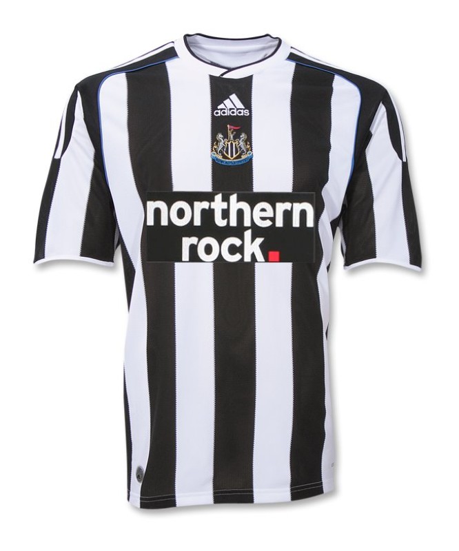 Primera equipación de Newcastle 09-10