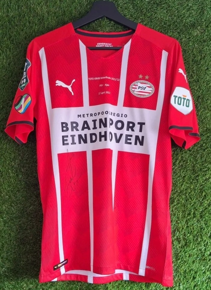 Equipación especial de PSV 21-22