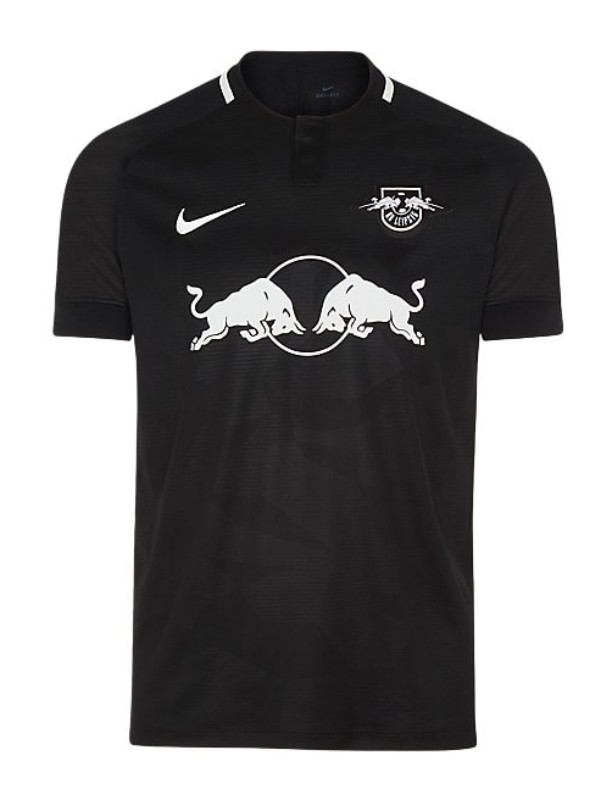 Tercera equipación de Leipzig 18-19