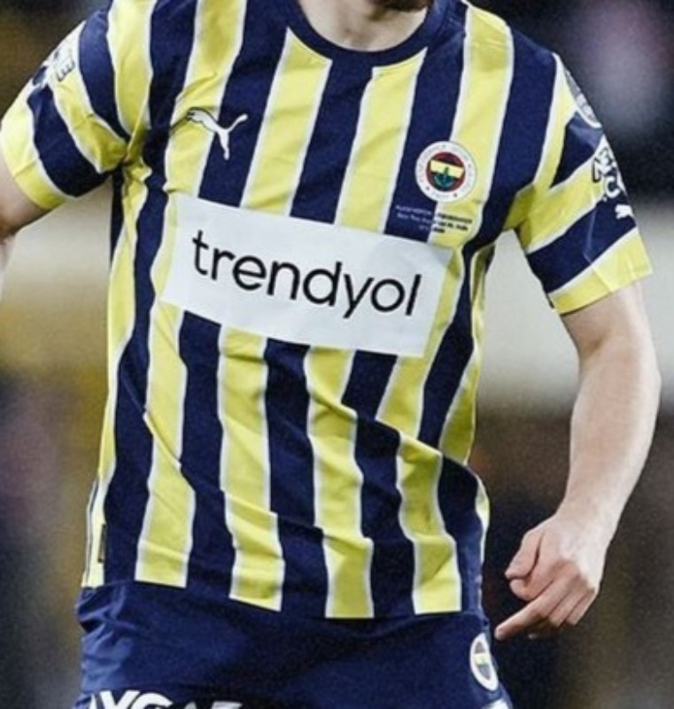 Primera equipación de Fenerbahçe 22-23
