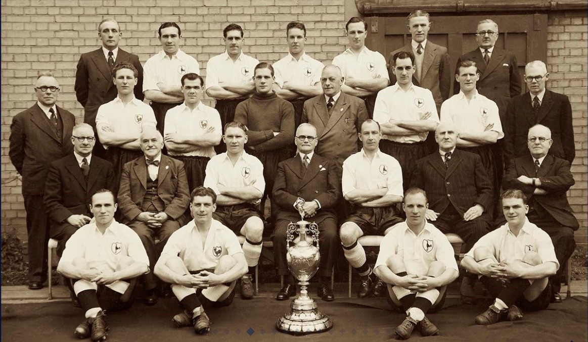 Primera equipación de Tottenham 1950-51