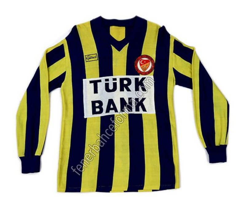 Primera equipación de Fenerbahçe 83-84