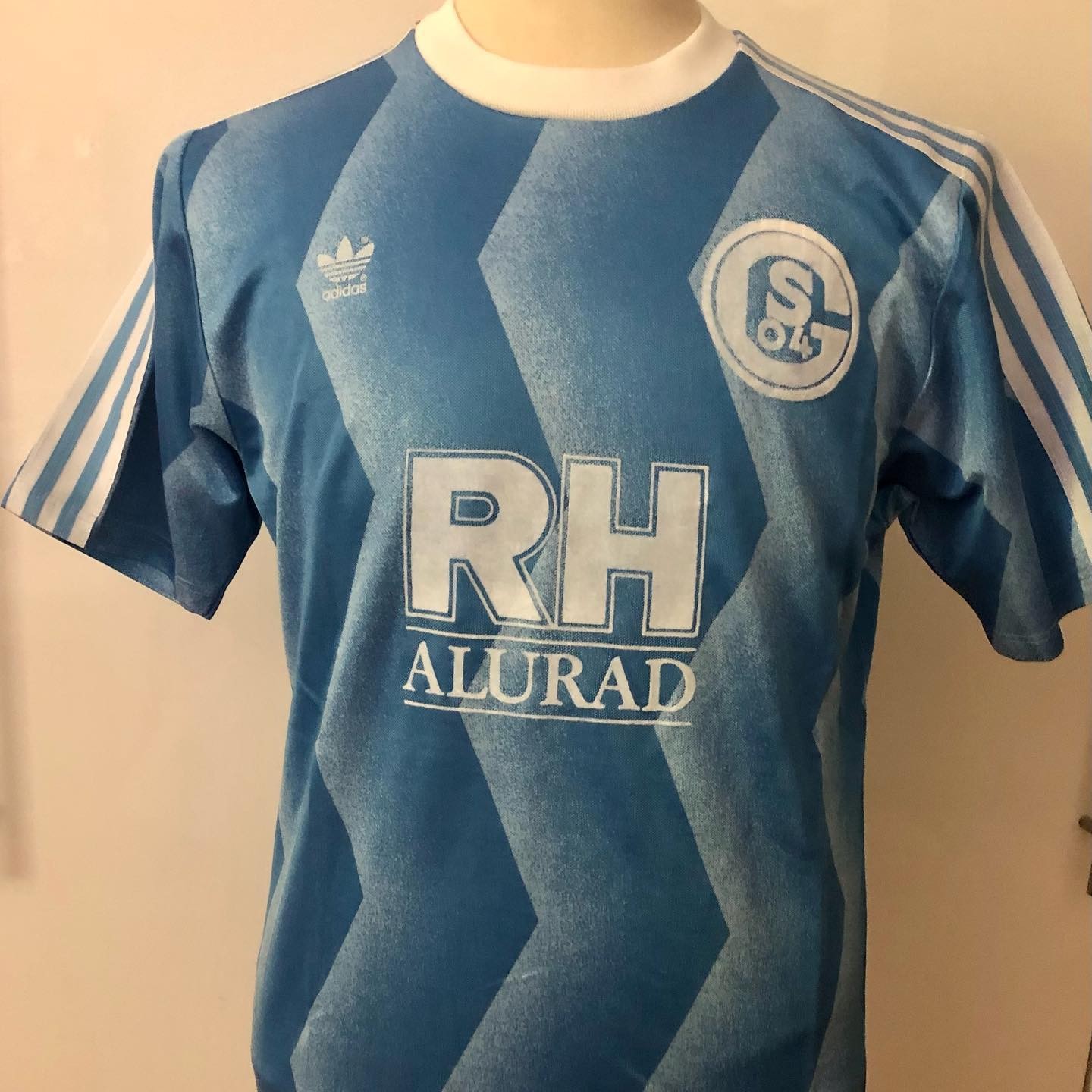 Primera equipación de Schalke 04 88-89