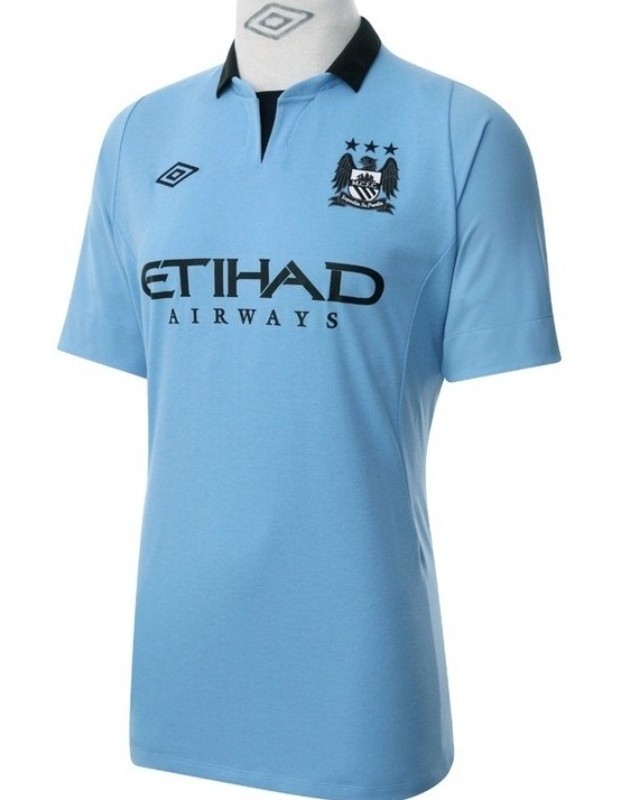 Primera equipación de Man City 12-13