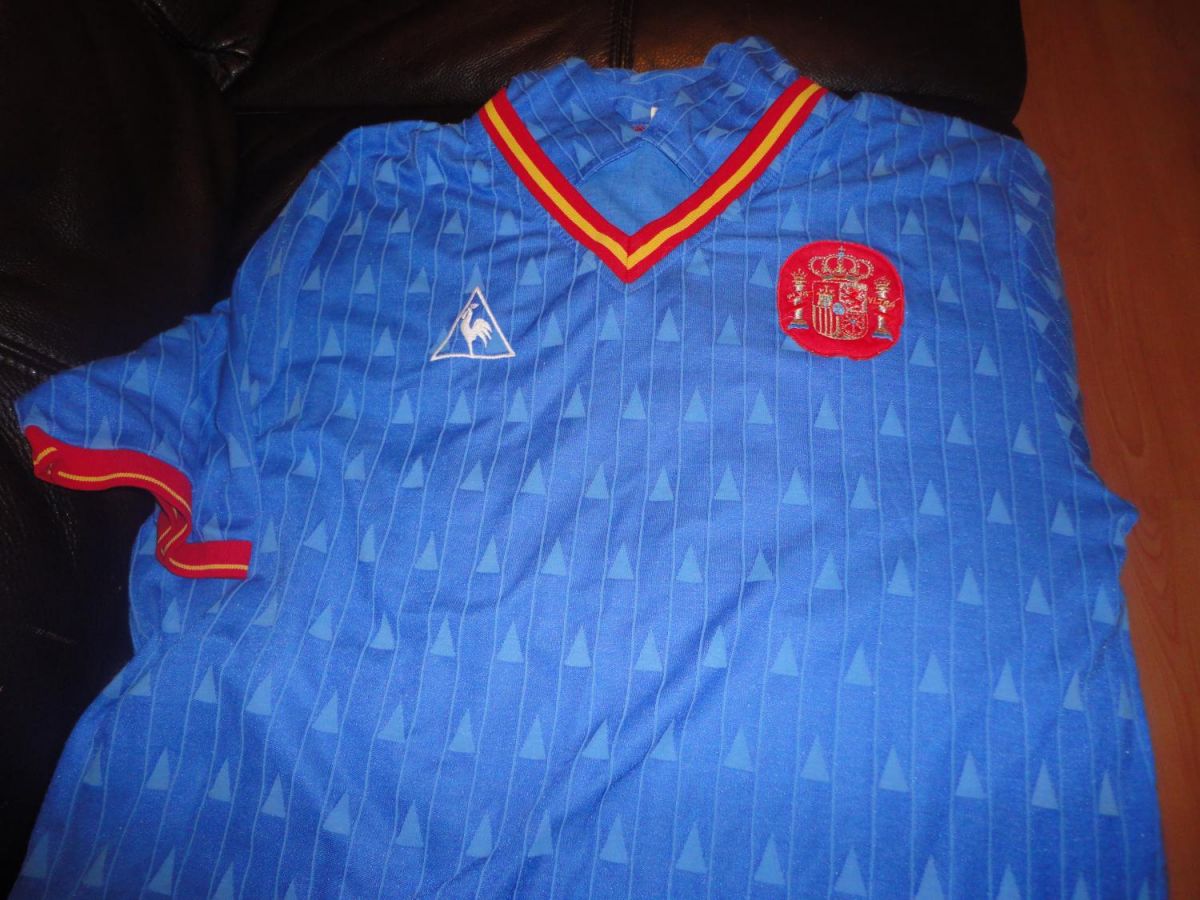 Tercera equipación de España 1990