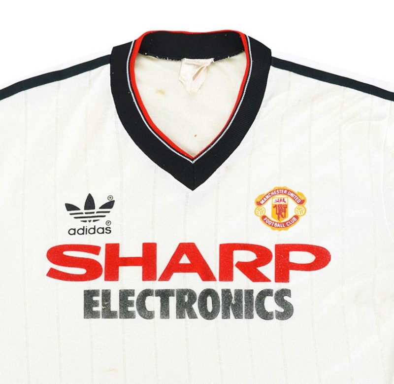 Manchester United 83-84 Visitante 2