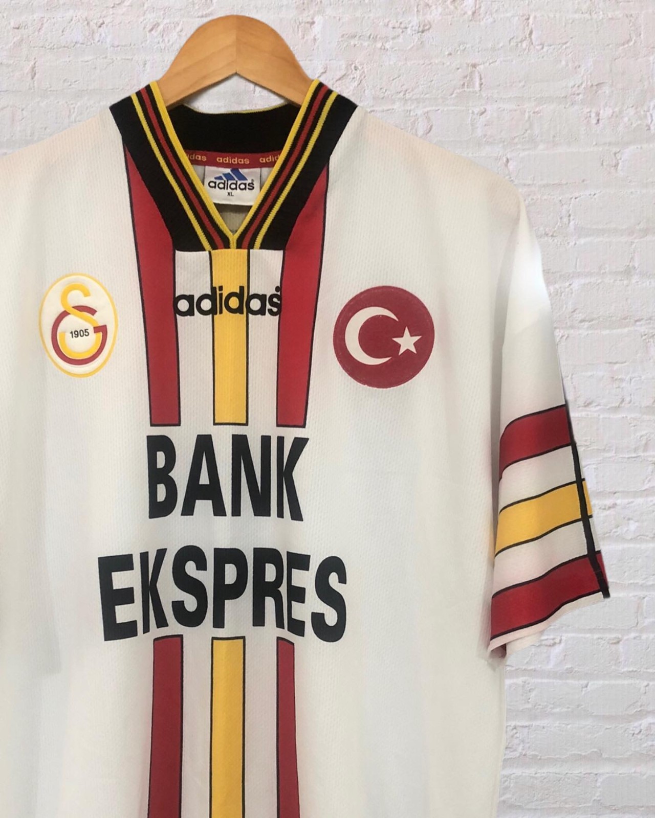 Segunda equipación de Galatasaray 97-98
