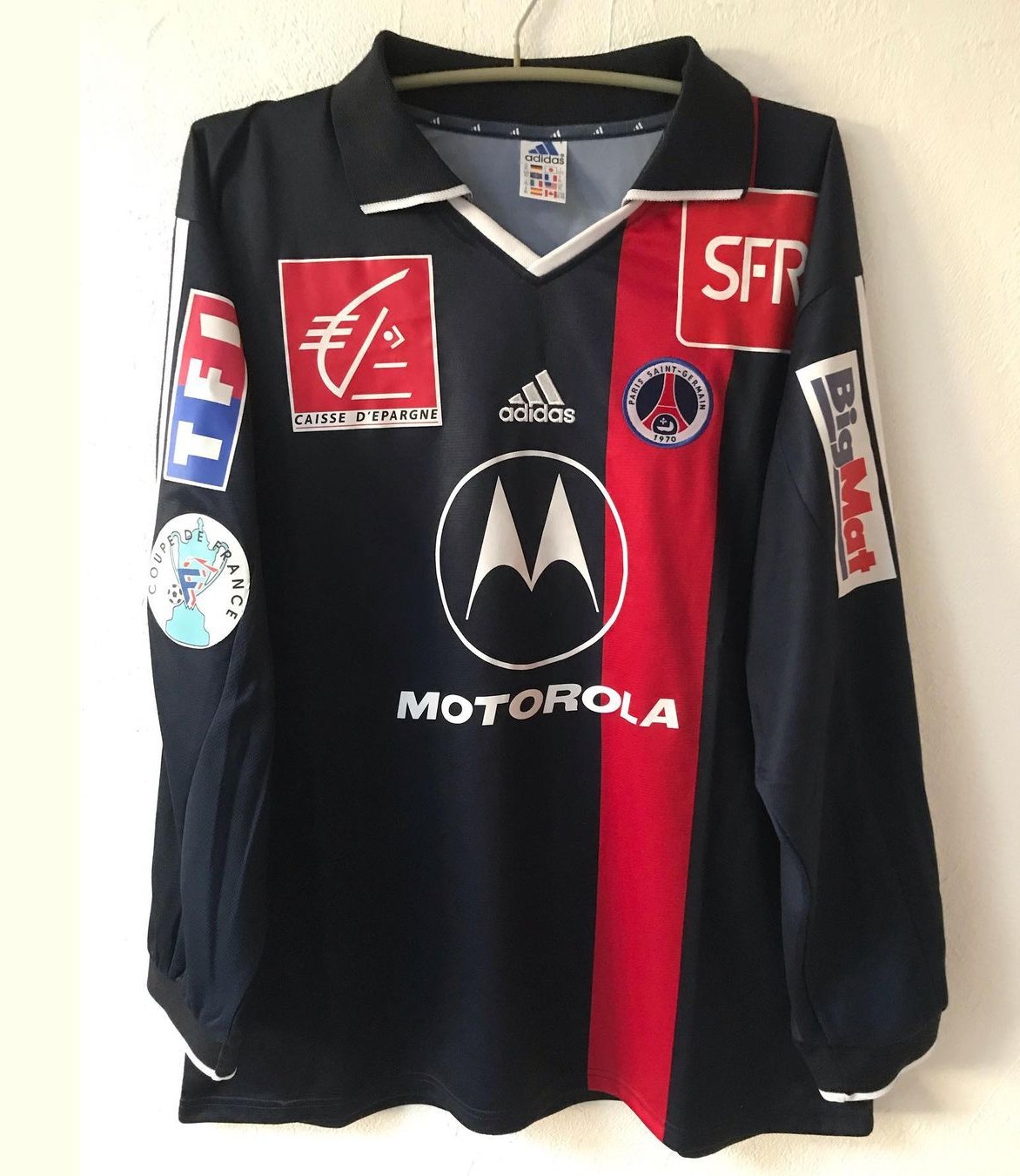 Primera equipación de Paris Saint-Germain 03-04
